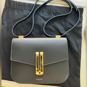 DeMellier The Vancouver in Black